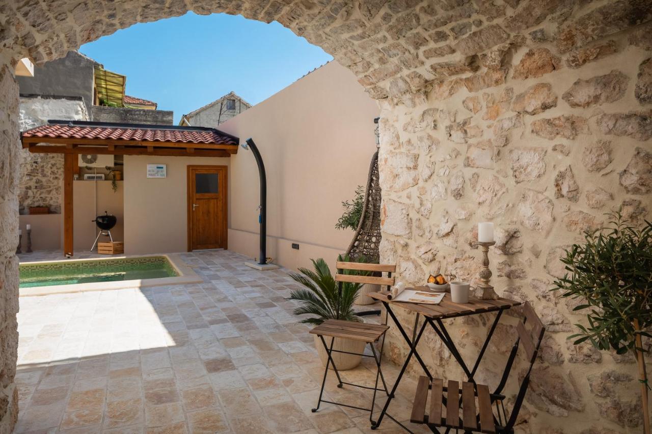 Kameni Dvori Villa *