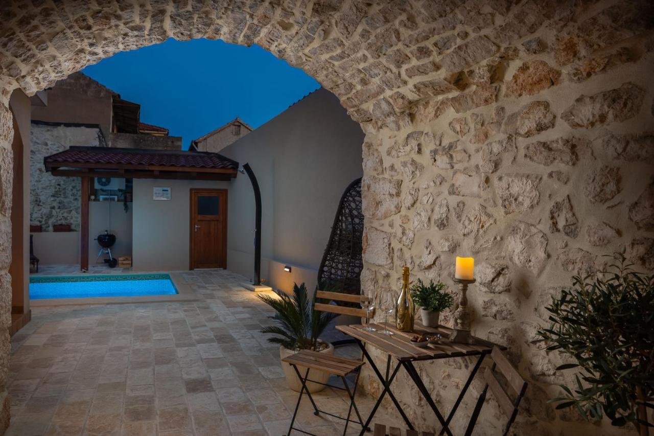 Kameni Dvori Villa